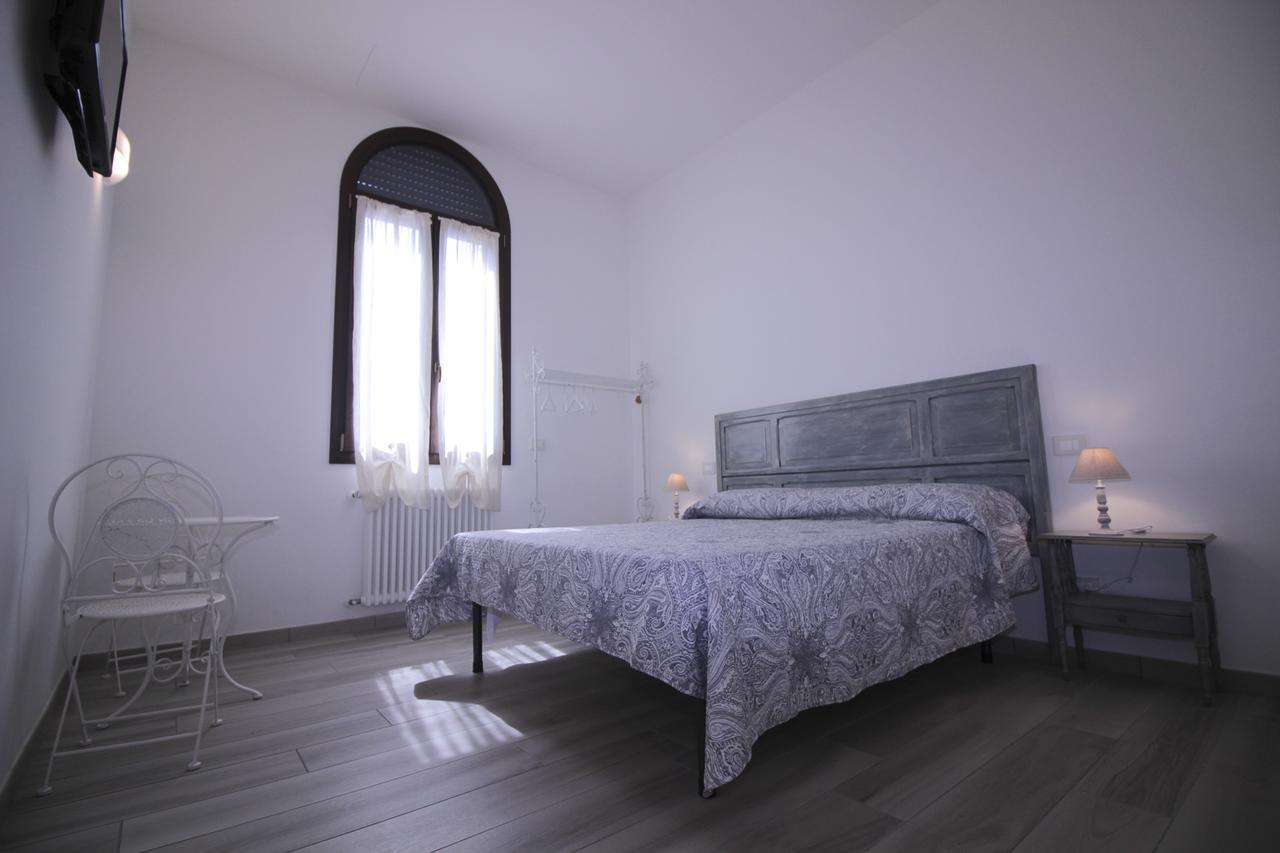 Alloggio I Grifoni フェラーラ エクステリア 写真