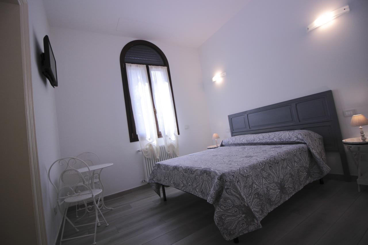 Alloggio I Grifoni フェラーラ エクステリア 写真
